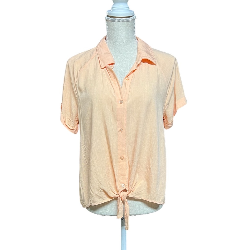 Peach Button-Up Women's Top new!‎